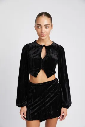 Emory Park LONG SLEEVE KEYHOLE VELVET CROP TOP