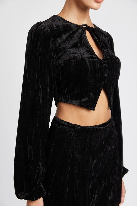 Emory Park LONG SLEEVE KEYHOLE VELVET CROP TOP